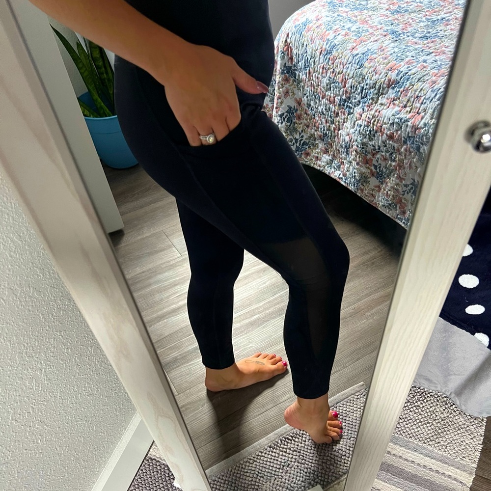 Fabletics PowerHold Mesh Legging with Side Pockets / Black / L